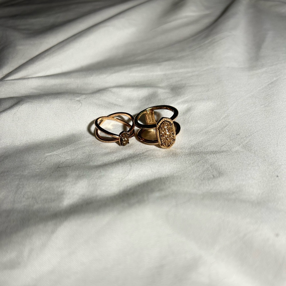 2 kendra scott rings